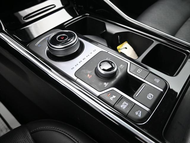 used 2022 Kia Sorento Plug-In Hybrid car, priced at $28,300