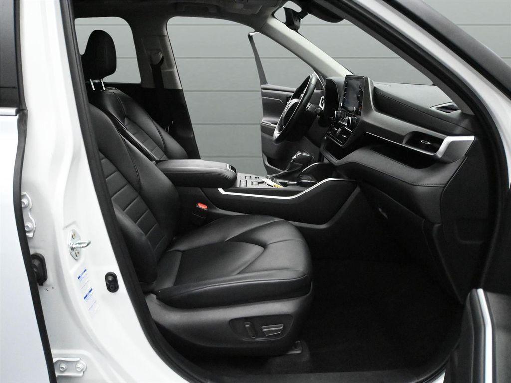 used 2022 Toyota Highlander car, priced at $31,750