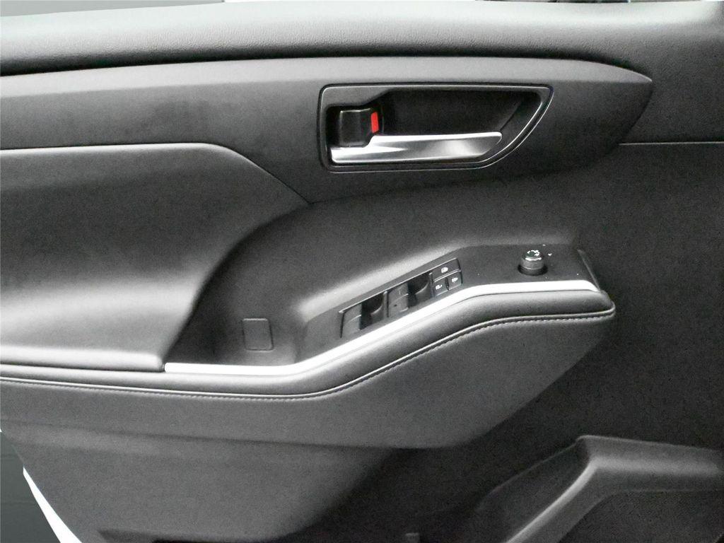 used 2022 Toyota Highlander car, priced at $31,750