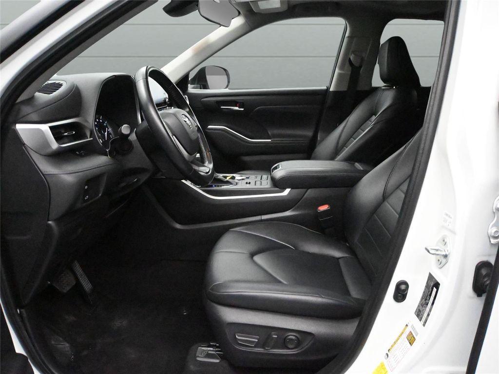 used 2022 Toyota Highlander car, priced at $31,750