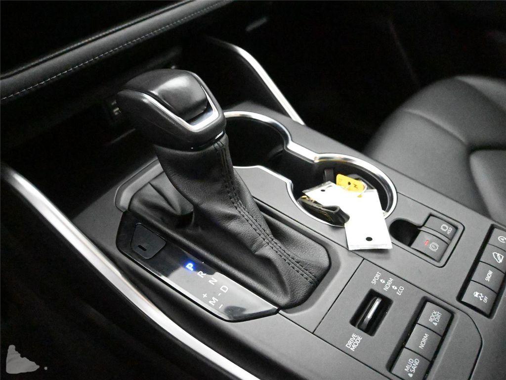 used 2022 Toyota Highlander car, priced at $31,750