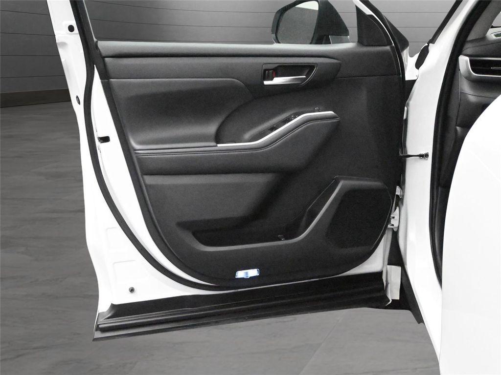 used 2022 Toyota Highlander car, priced at $31,750