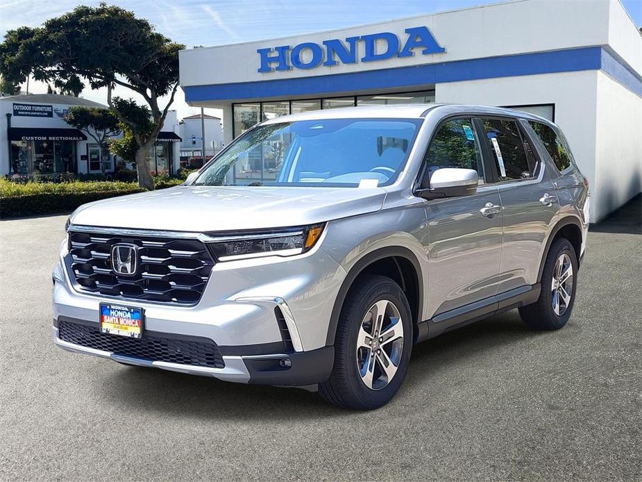 new 2025 Honda Pilot car, priced at $44,595