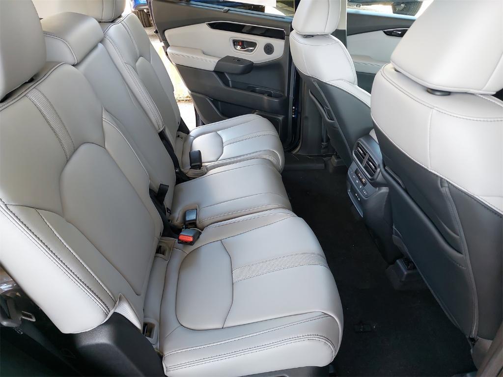new 2025 Honda Pilot car, priced at $48,950