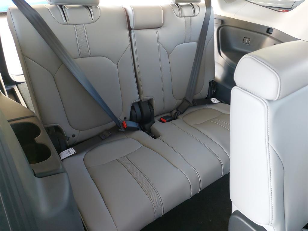 new 2025 Honda Pilot car, priced at $48,950