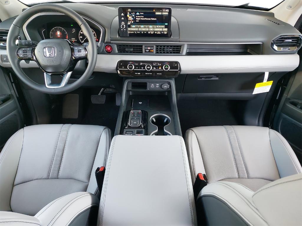 new 2025 Honda Pilot car, priced at $48,950
