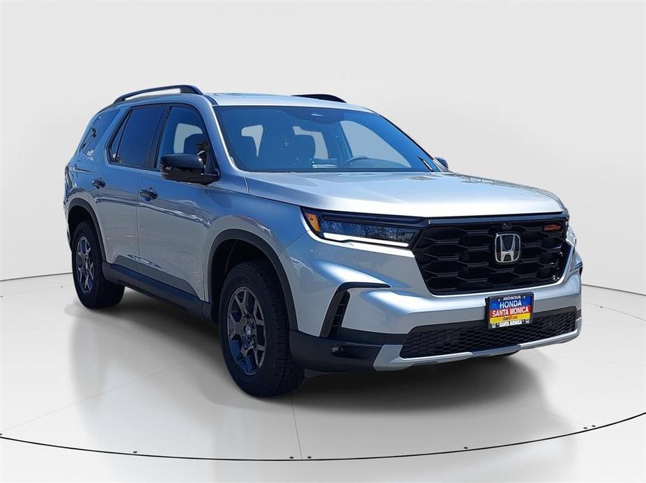 new 2025 Honda Pilot car, priced at $50,495