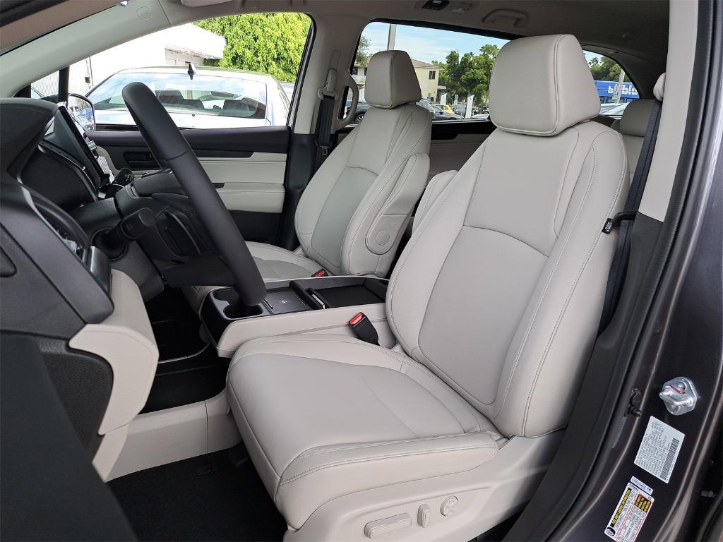 new 2026 Honda Odyssey car, priced at $45,320
