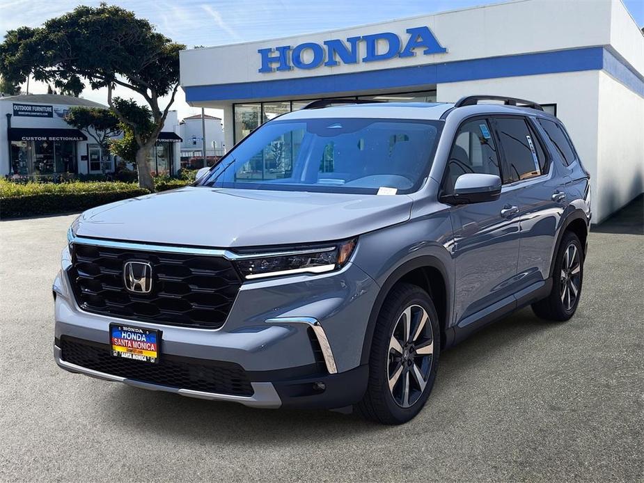 new 2025 Honda Pilot car, priced at $49,050