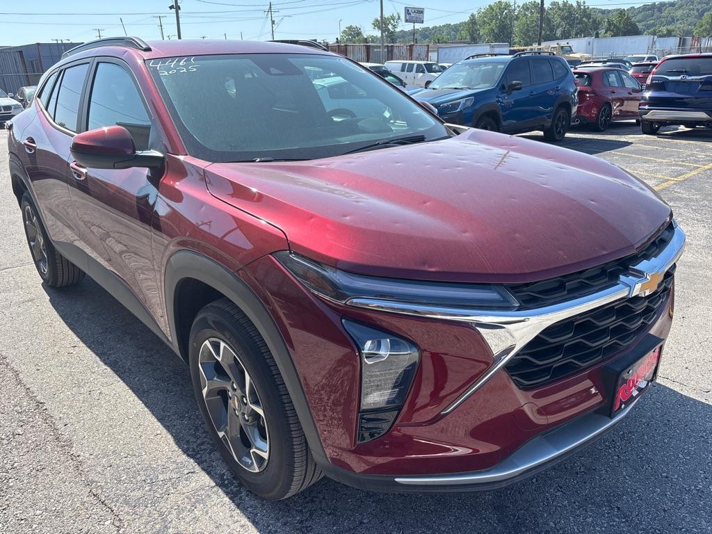 used 2025 Chevrolet Trax car, priced at $18,850
