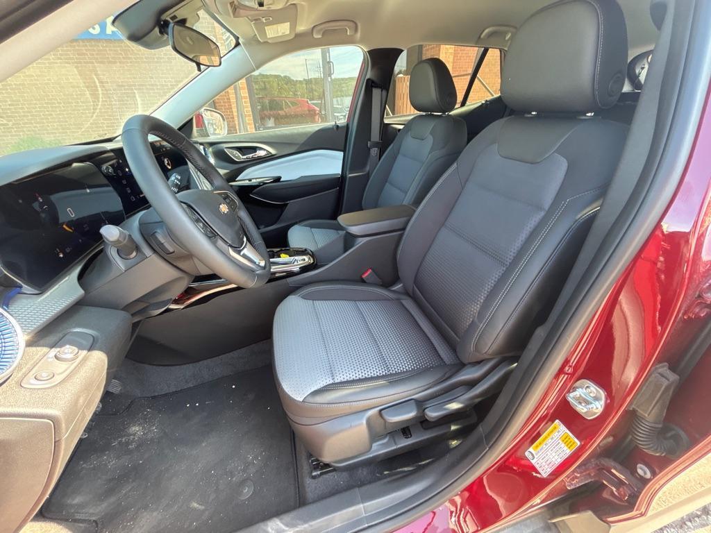used 2025 Chevrolet Trax car, priced at $18,850