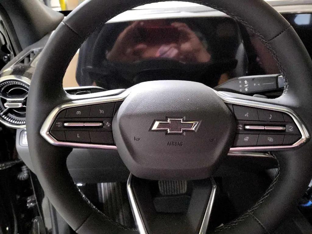used 2025 Chevrolet Equinox car, priced at $27,850
