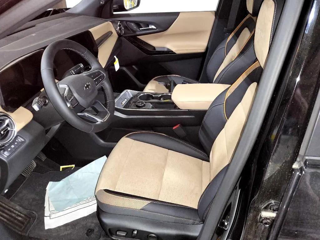 used 2025 Chevrolet Equinox car, priced at $27,850