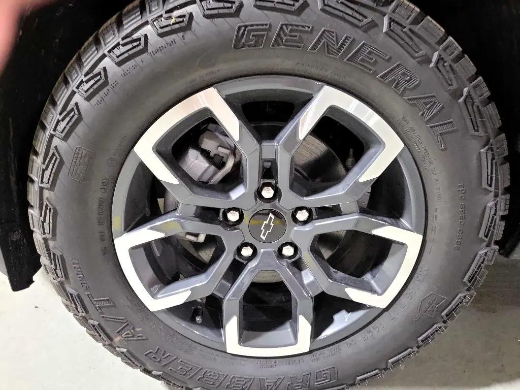 used 2025 Chevrolet Equinox car, priced at $27,850