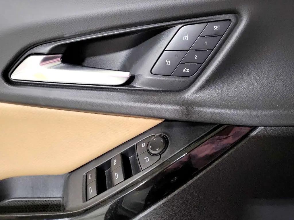 used 2025 Chevrolet Equinox car, priced at $27,850
