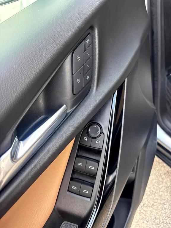used 2025 Chevrolet Equinox car, priced at $31,850