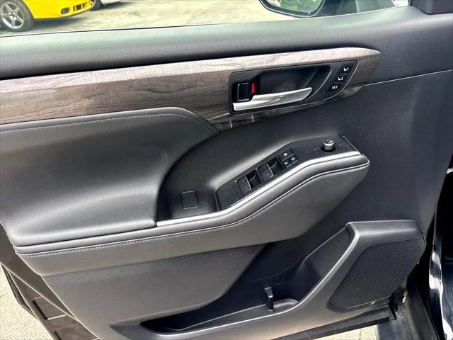 used 2021 Toyota Highlander car, priced at $31,750