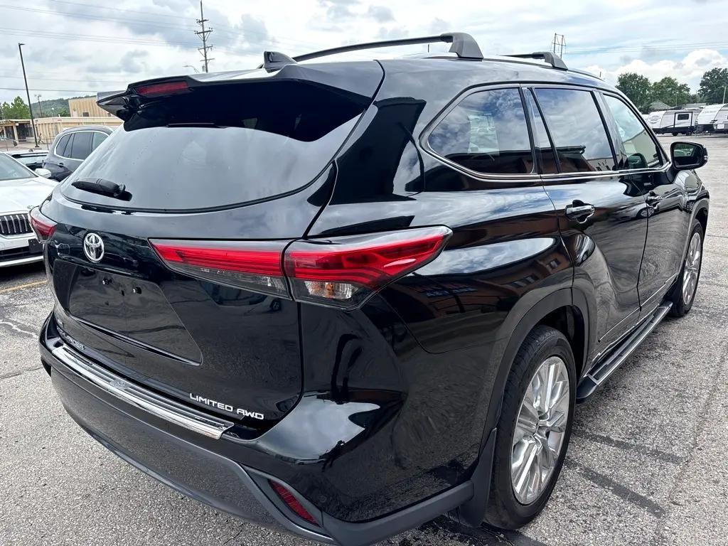 used 2021 Toyota Highlander car, priced at $31,750