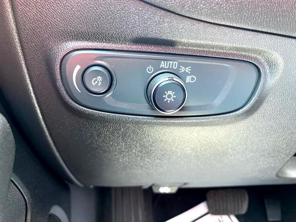 used 2023 Chevrolet Equinox car, priced at $17,350