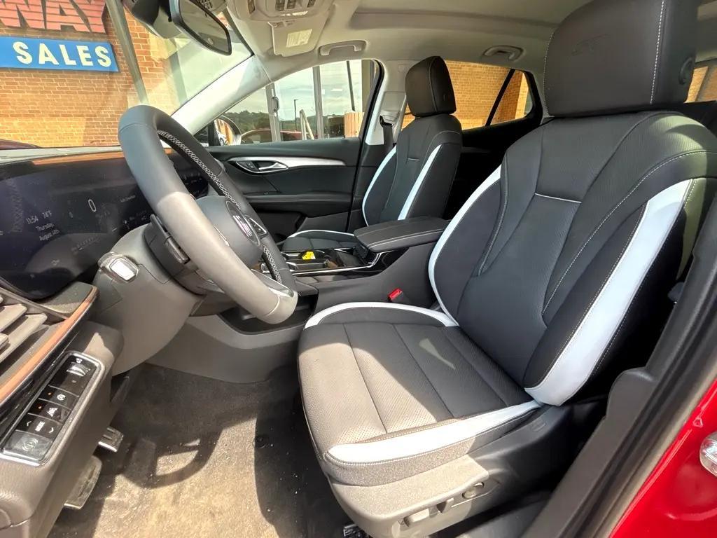 used 2025 Buick Envision car, priced at $35,450