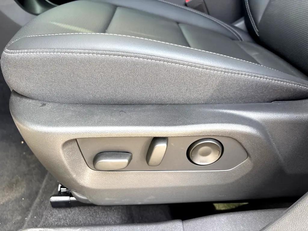 used 2025 Buick Envision car, priced at $31,350