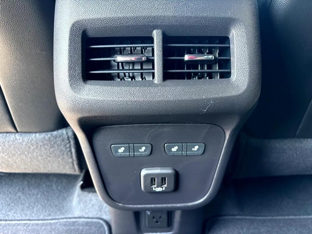 used 2024 Chevrolet Equinox car, priced at $27,650