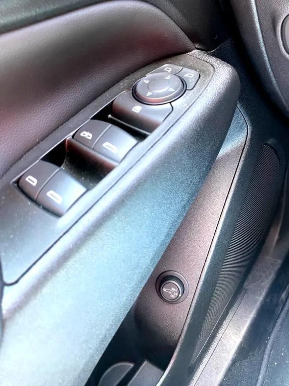 used 2022 Chevrolet Equinox car, priced at $17,850