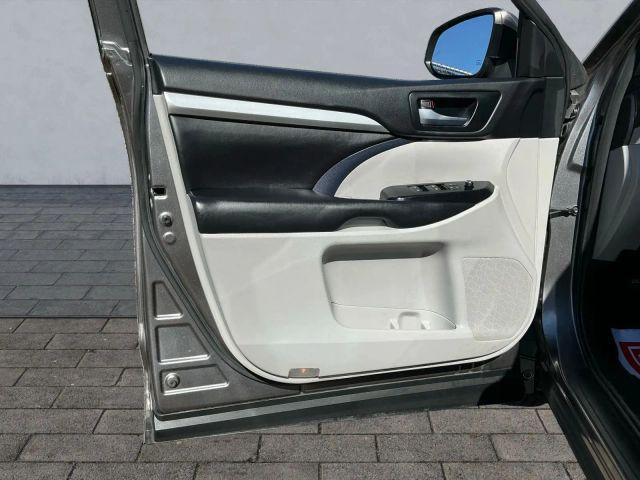 used 2018 Toyota Highlander car, priced at $22,471