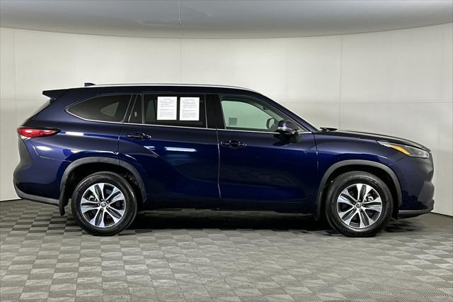 used 2022 Toyota Highlander car, priced at $36,404