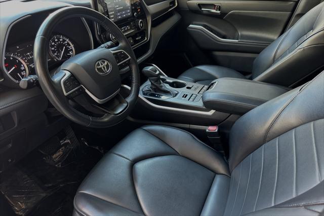 used 2022 Toyota Highlander car, priced at $36,404