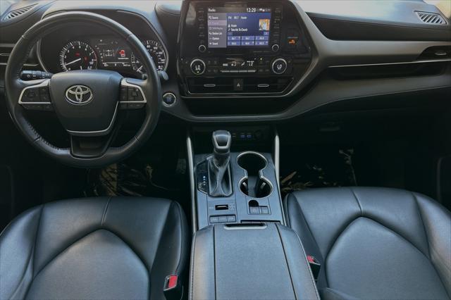 used 2022 Toyota Highlander car, priced at $36,404