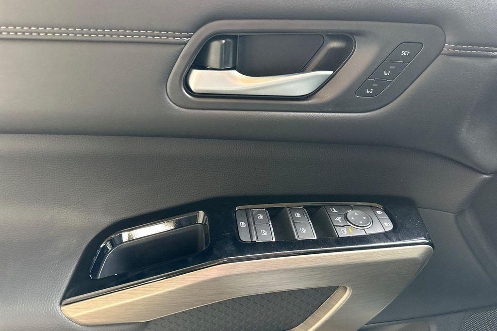new 2025 Nissan Pathfinder car, priced at $48,868