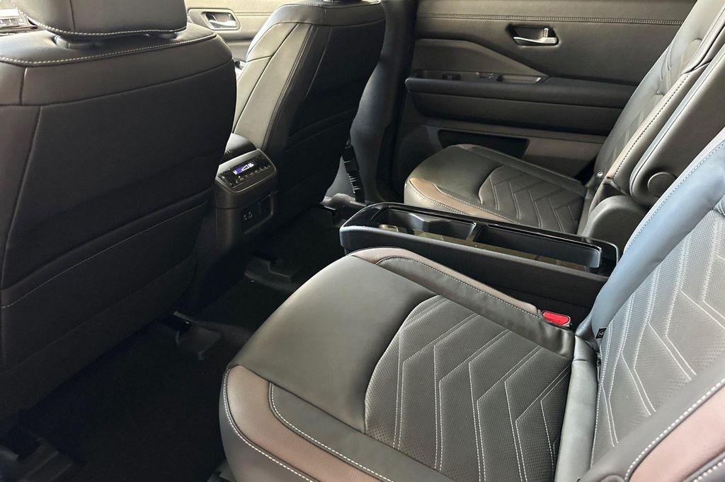 new 2025 Nissan Pathfinder car, priced at $48,728