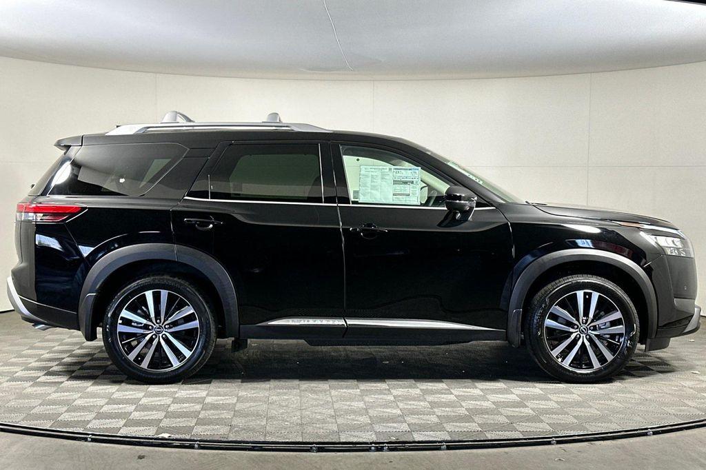 new 2025 Nissan Pathfinder car, priced at $48,728