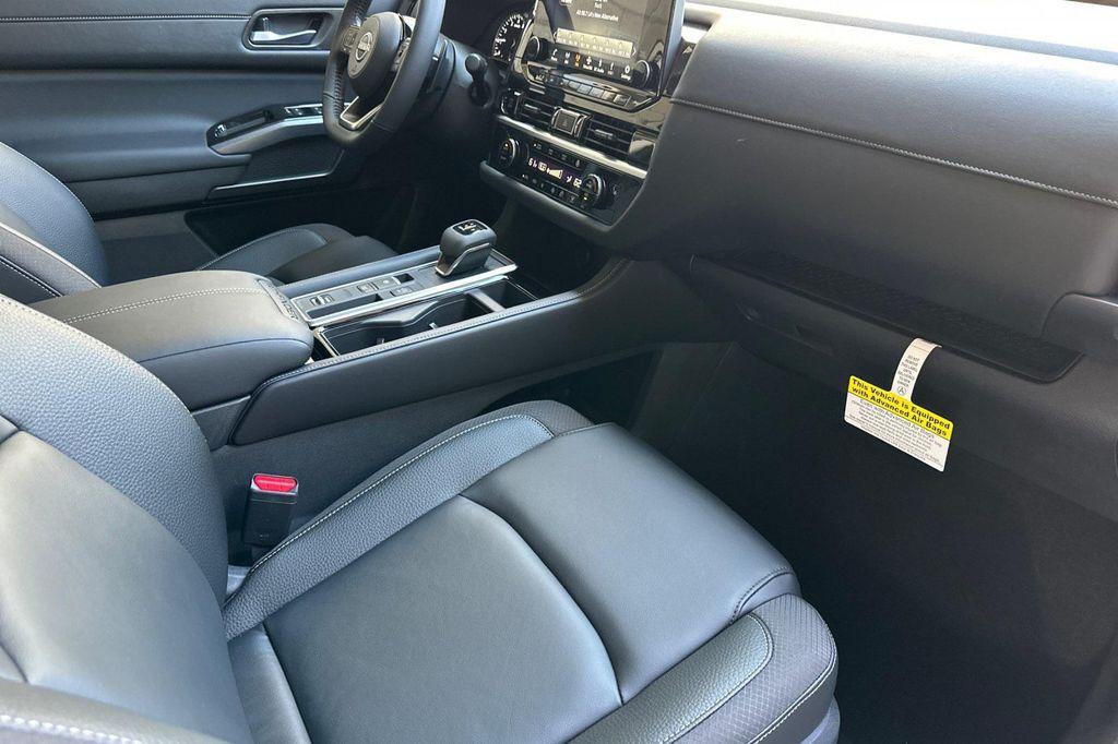new 2025 Nissan Pathfinder car, priced at $37,444