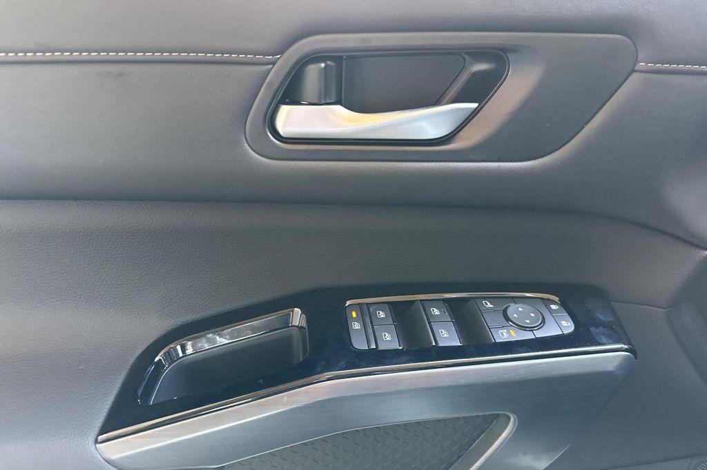 new 2025 Nissan Pathfinder car, priced at $37,444