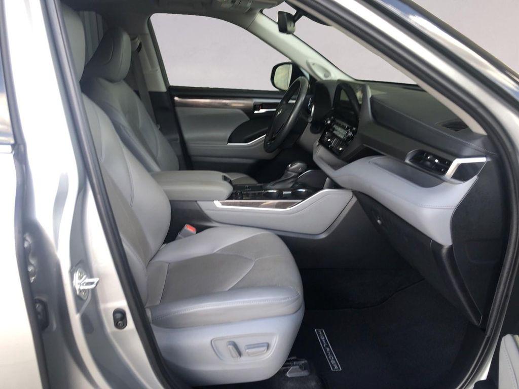 used 2021 Toyota Highlander car, priced at $34,995