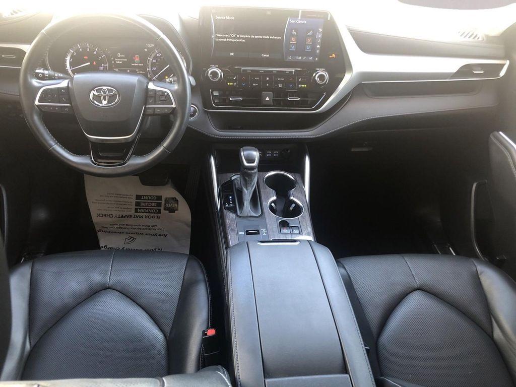 used 2022 Toyota Highlander car, priced at $42,995
