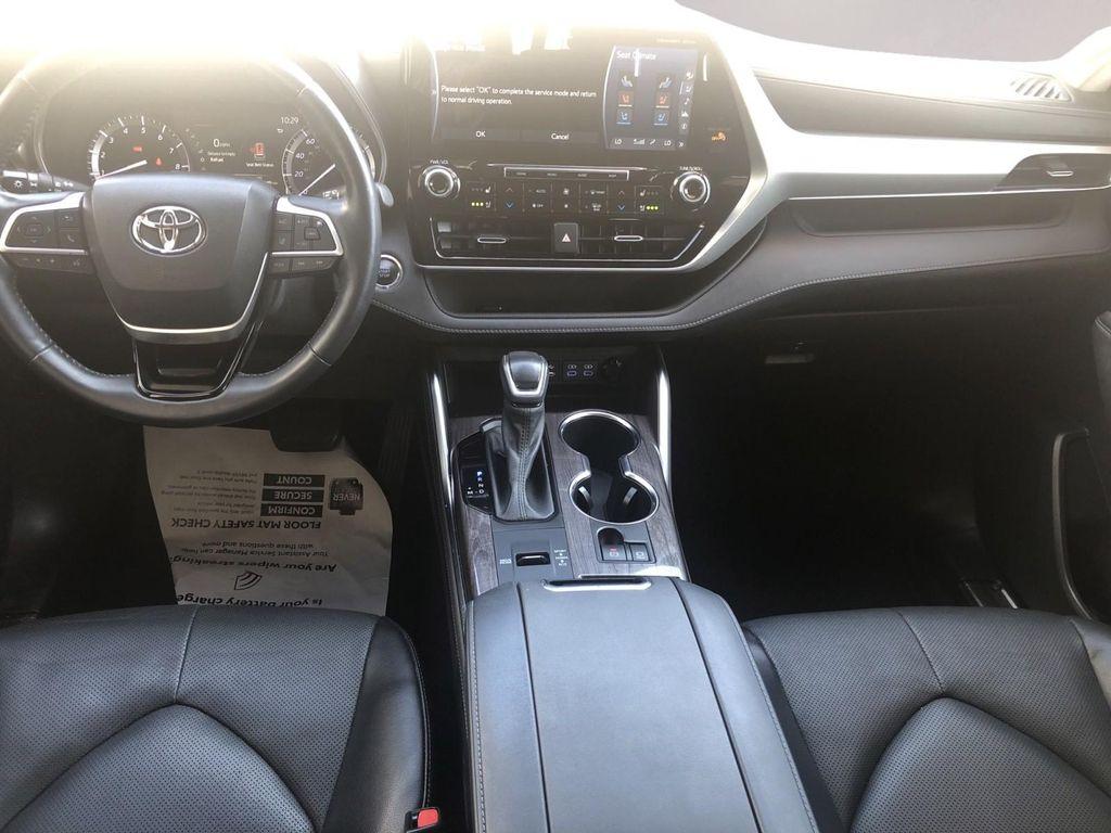 used 2022 Toyota Highlander car, priced at $42,995