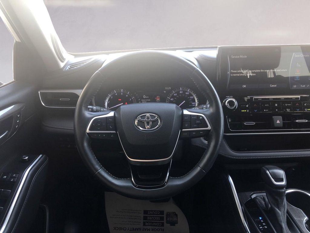 used 2022 Toyota Highlander car, priced at $42,995