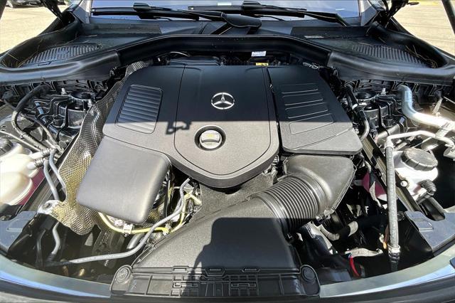 new 2025 Mercedes-Benz GLC 300 car, priced at $57,295