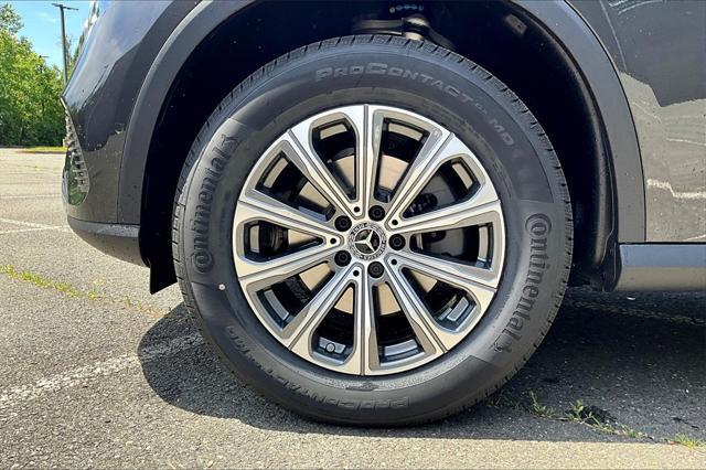 new 2025 Mercedes-Benz GLC 300 car, priced at $57,295