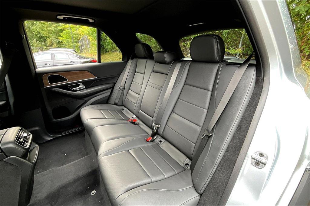 new 2025 Mercedes-Benz GLE 450 car, priced at $75,795