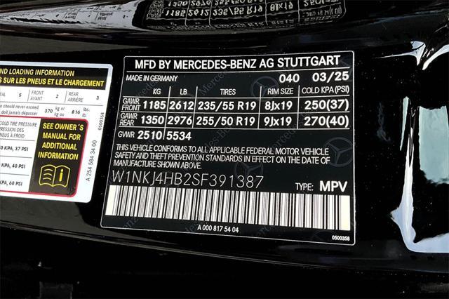 new 2025 Mercedes-Benz GLC 300 car, priced at $64,335