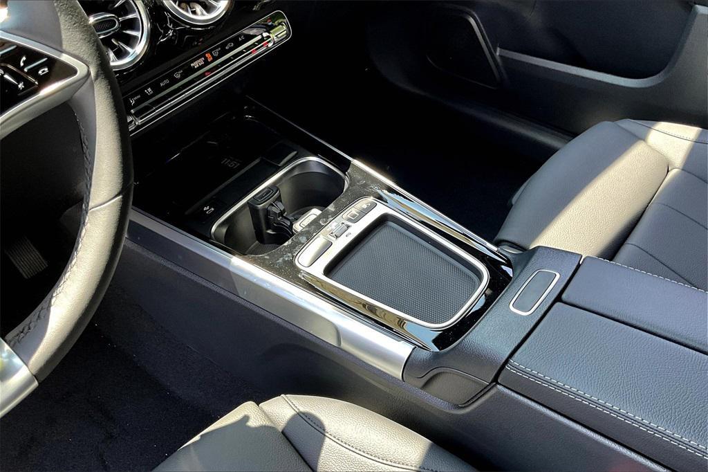 new 2025 Mercedes-Benz GLB 250 car, priced at $49,595
