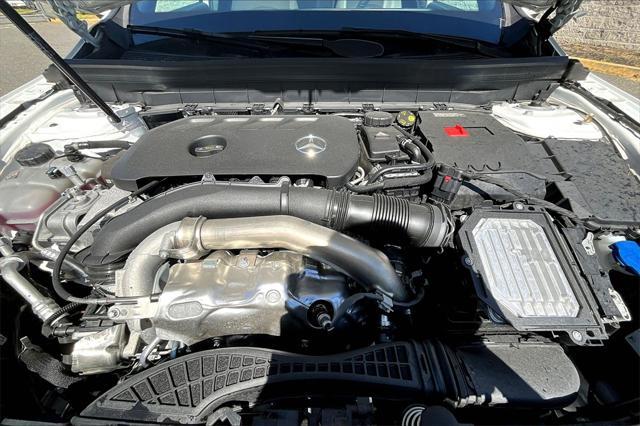 new 2025 Mercedes-Benz GLB 250 car, priced at $49,595