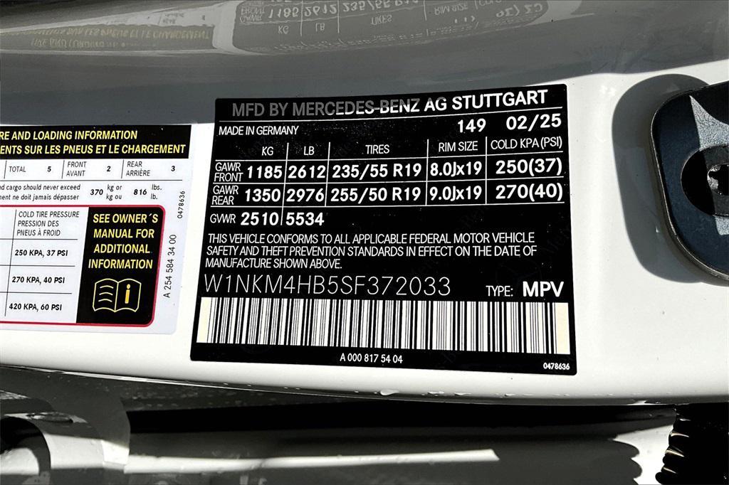new 2025 Mercedes-Benz GLC 300 car, priced at $56,550