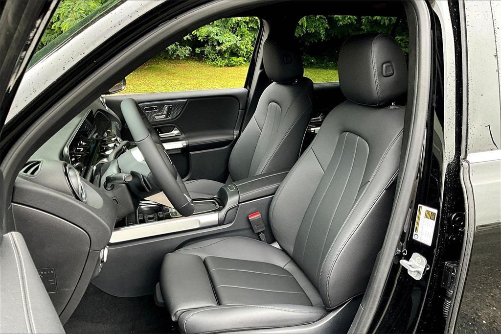 new 2025 Mercedes-Benz GLB 250 car, priced at $51,095
