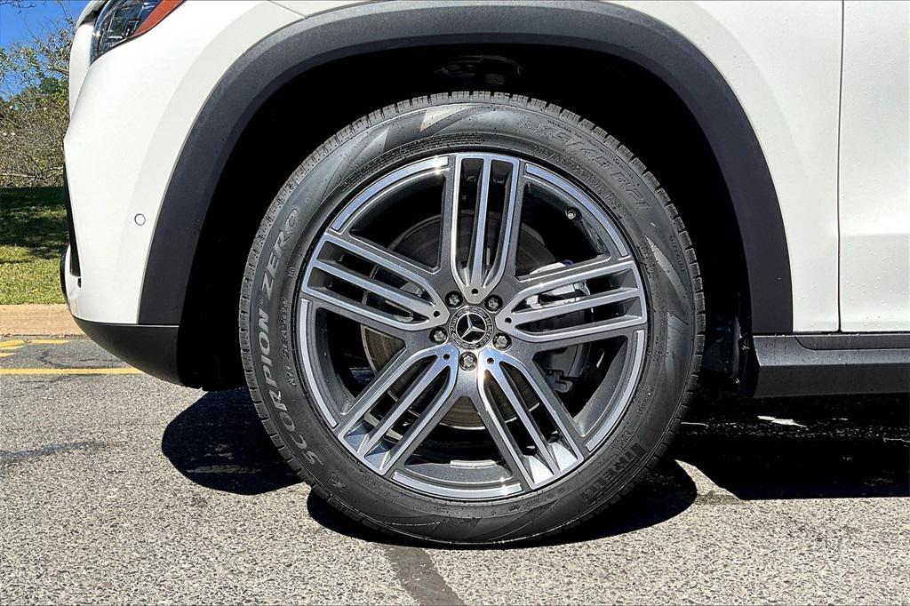 new 2026 Mercedes-Benz GLS 450 car, priced at $92,330