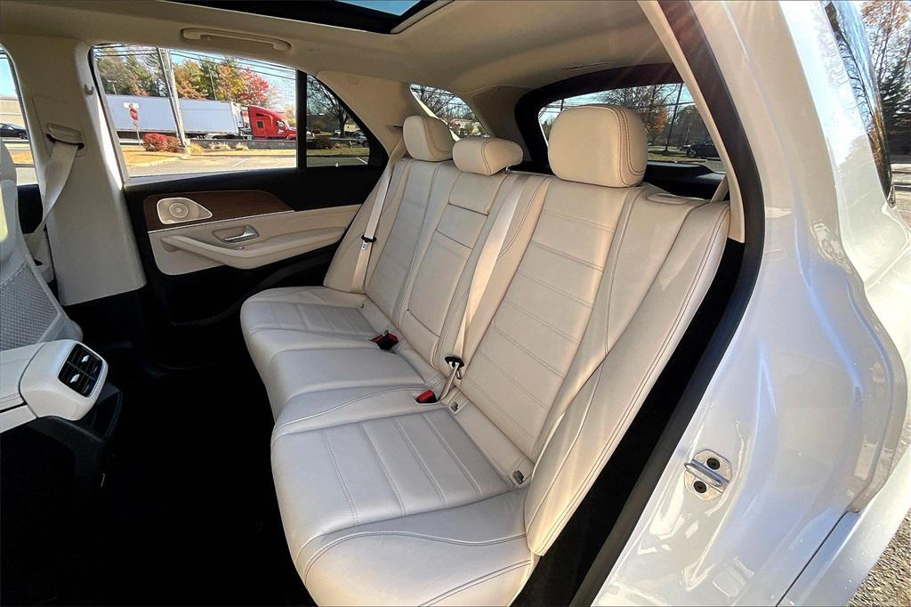 new 2025 Mercedes-Benz GLE 580 car, priced at $99,030